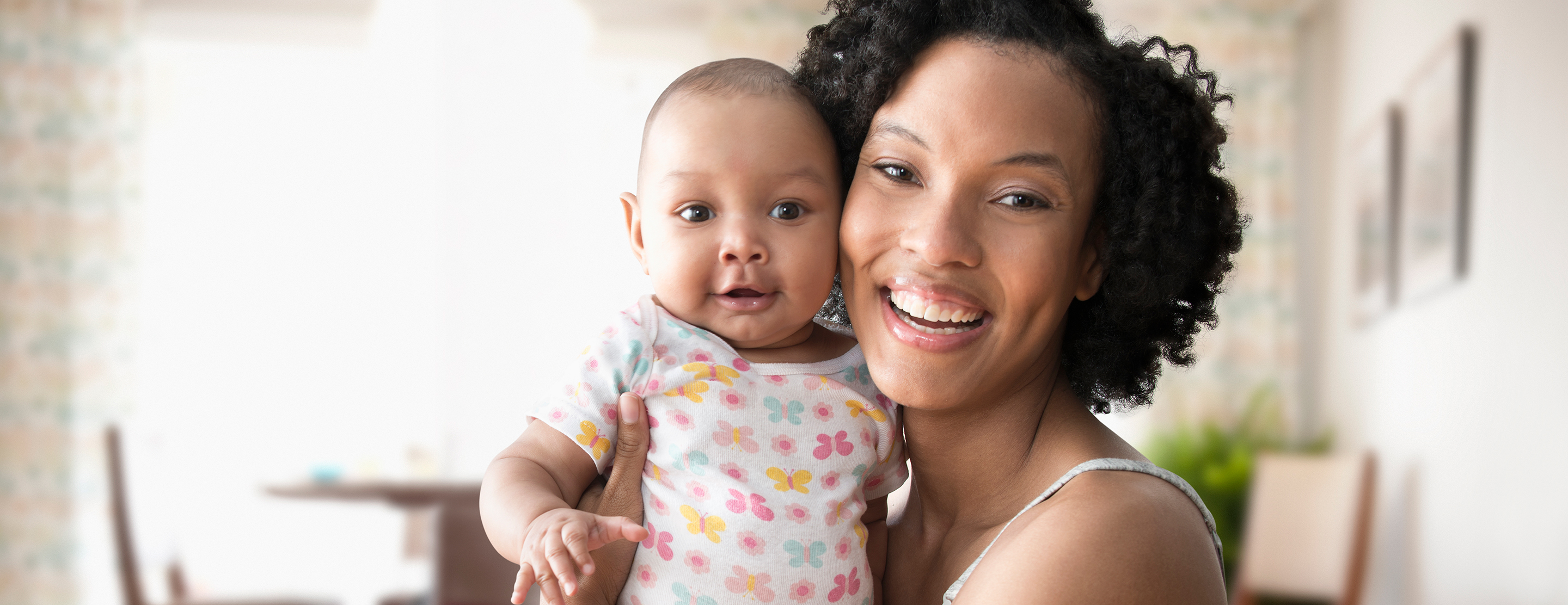 https://www.ucsfbenioffchildrens.org/-/media/project/ucsf/ucsf-bch/images/education/hero/your-baby-at-6-months-2x.jpg